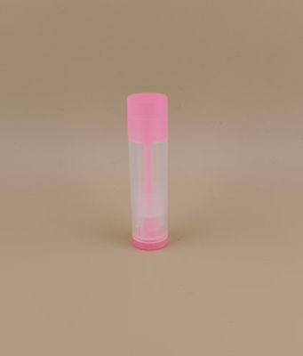 립스틱용 핑크색 뚜껑이 달린 작고 매끄럽고 투명한 립밤 포장