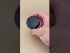 여성용 로션용 검은 나사 뚜?? 이 있는 선명한 갈색 크림 잔