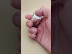 은색 알루미늄-플라스틱 둥근 부드러운 캡과 흰색 버튼 피부 관리 병