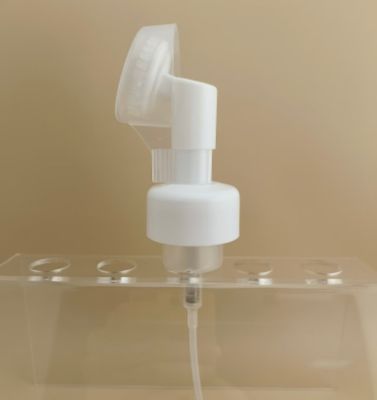 섬세한 디자인의 흰색 플라스틱 대형 폼 펌프, 바디워시 병용 브러시 포함